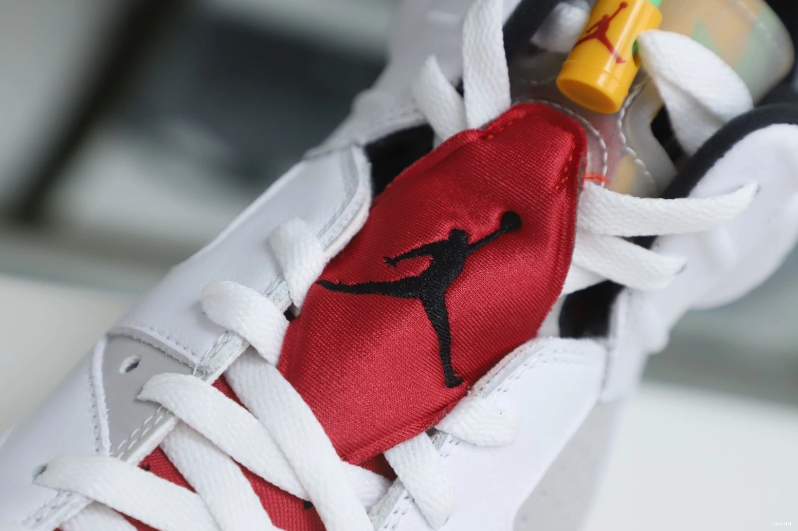 NEUTRAL GREY JORDAN RETRO 6 AIR 1030